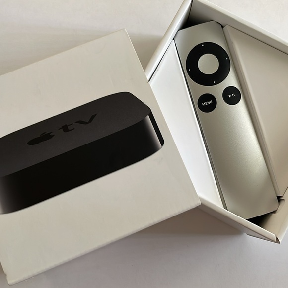 Apple TV.3rd Generation Media Streamer A1469 with Remote & Box (No Power Cord) - Picture 9 of 11